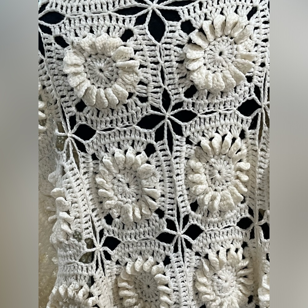VINTAGE Crochet Fringe Shawl in Cream UNBRANDED, ONE SIZE - Picture 8 of 13